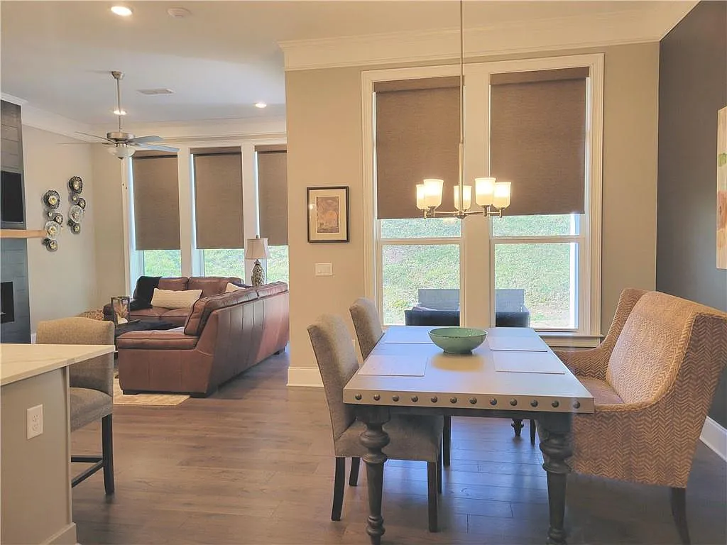 3 bed, 2.5 bath, 2054 sqft, $3,000 — Photo 4