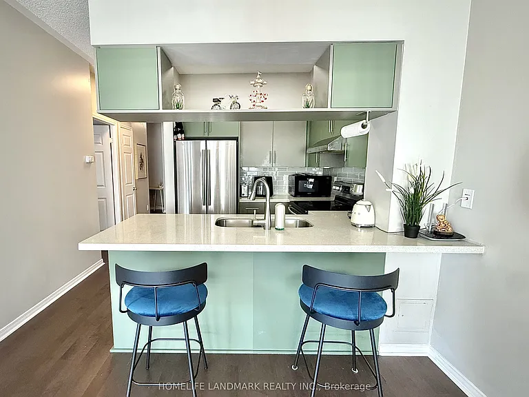 909 Bay St #701 — Photo 9