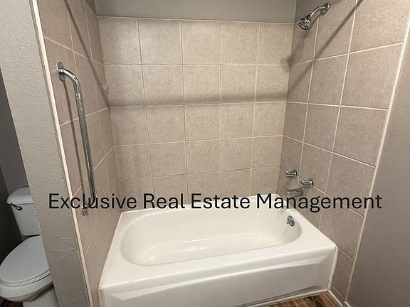3rd image of 608 Riverside Dr