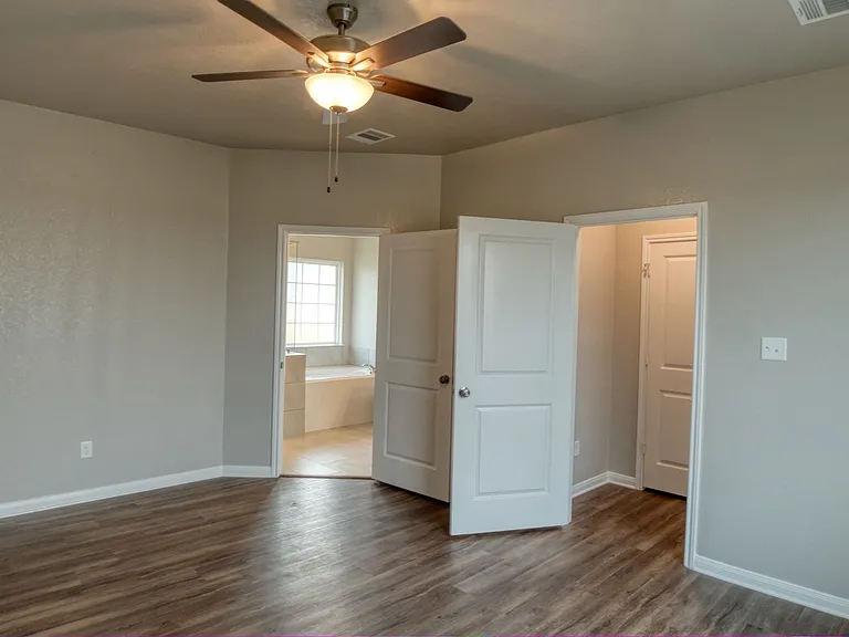 2202 John Ross Ct — Photo 6