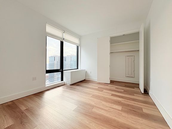 3rd image of 228 E 135th St #601