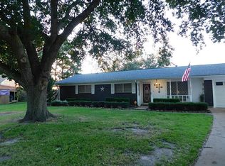 28 N Kaysie St, Angleton, TX 77515