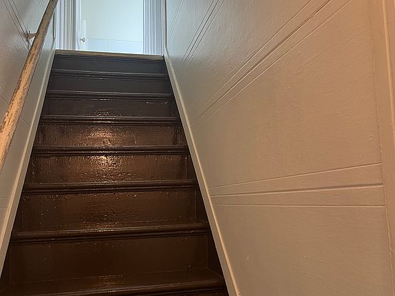 3rd image of 3200 Rothpletz St