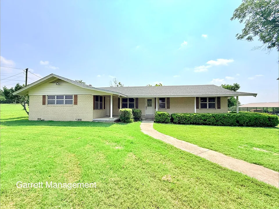 1074 N US Highway 281