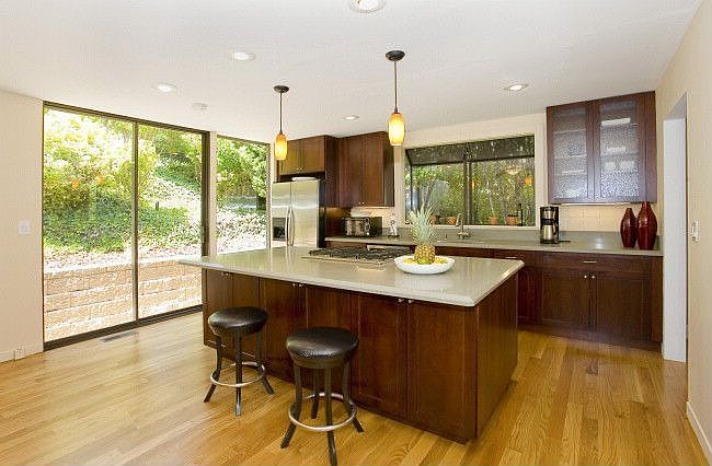 2nd image of 340 Carrera Dr