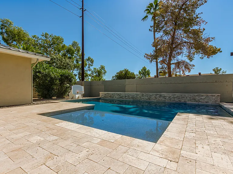 8731 E Minnezona Ave — Photo 2