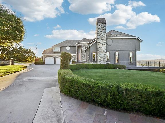 3rd image of 1915 Hayes Ln