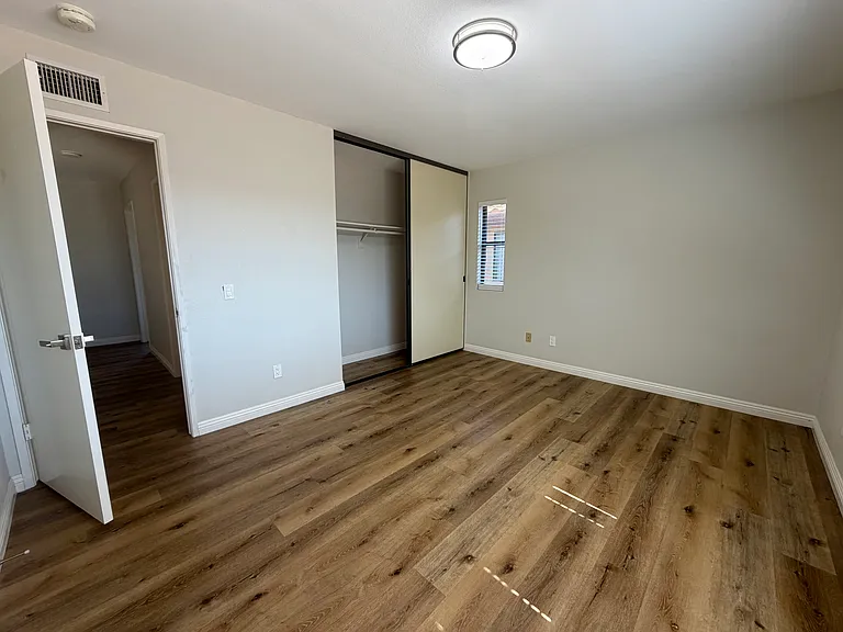 10725 Wallingford Rd — Photo 27