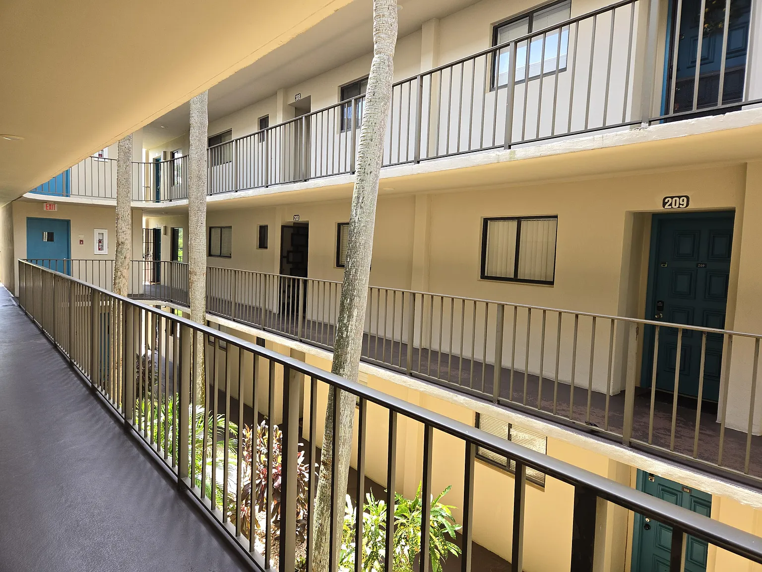 1 bed, 1.5 bath, 680 sqft, $1,800 — Photo 1