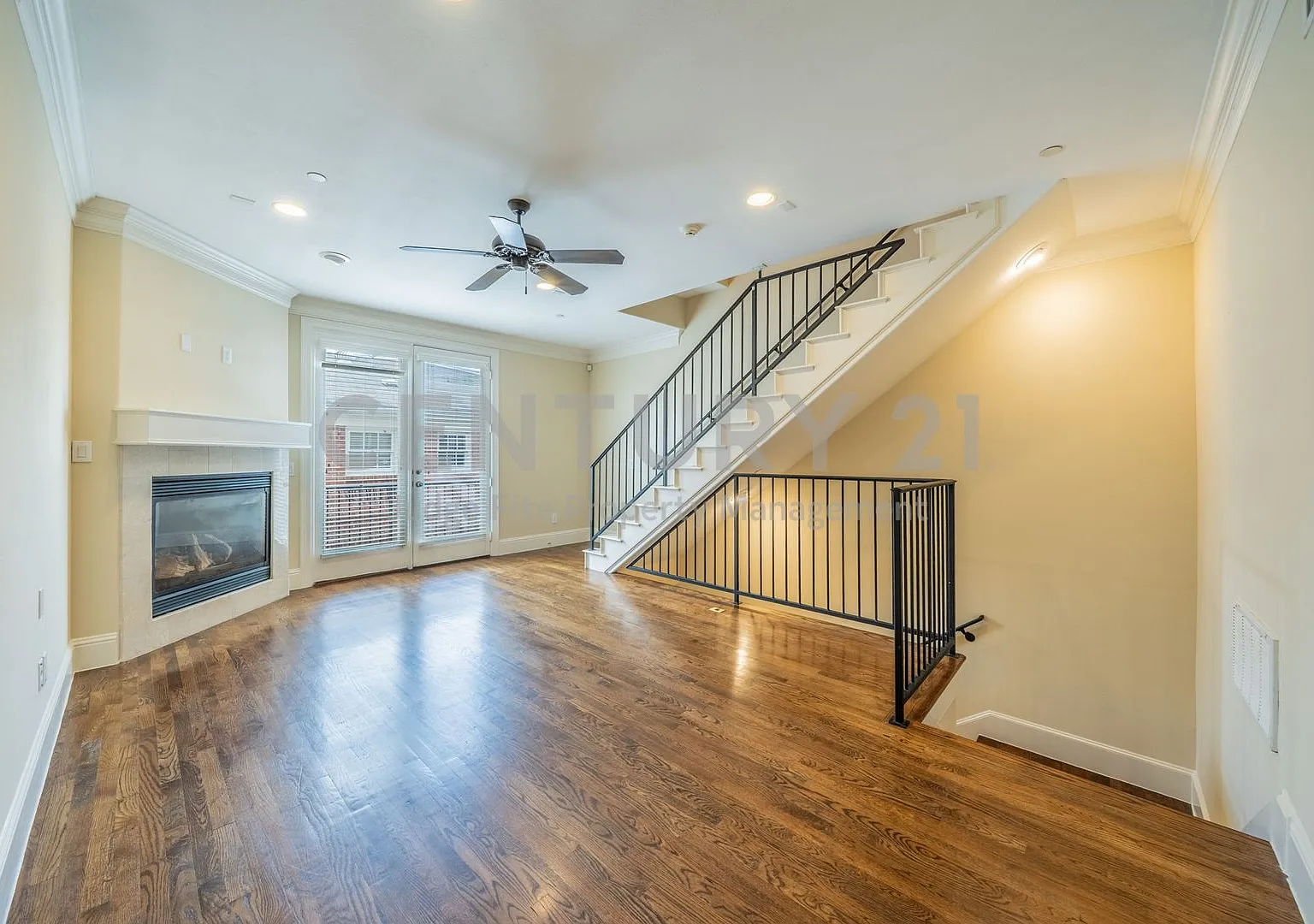 3-Story 4/4/2 Townhome in Highland Park ISD! — Photo 2