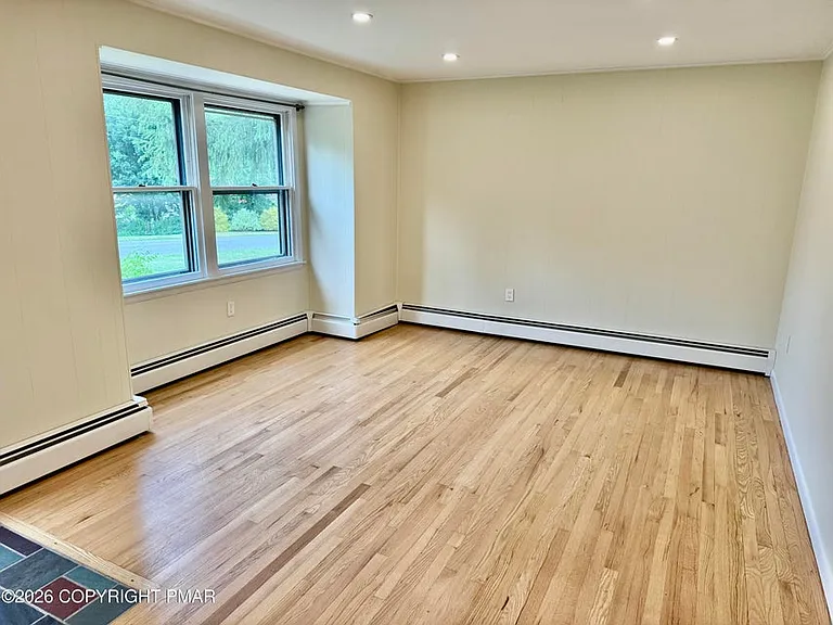 1111 Hillcrest Dr — Photo 3