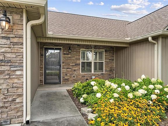 3rd image of 222 Gilmore Cir SW