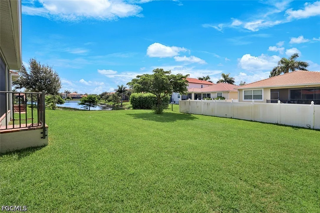 3 bed, 2.0 bath, 1998 sqft, $2,950 — Photo 3