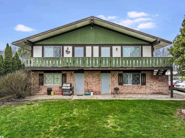 508 Wright St #8, Breckenridge, MI 48615