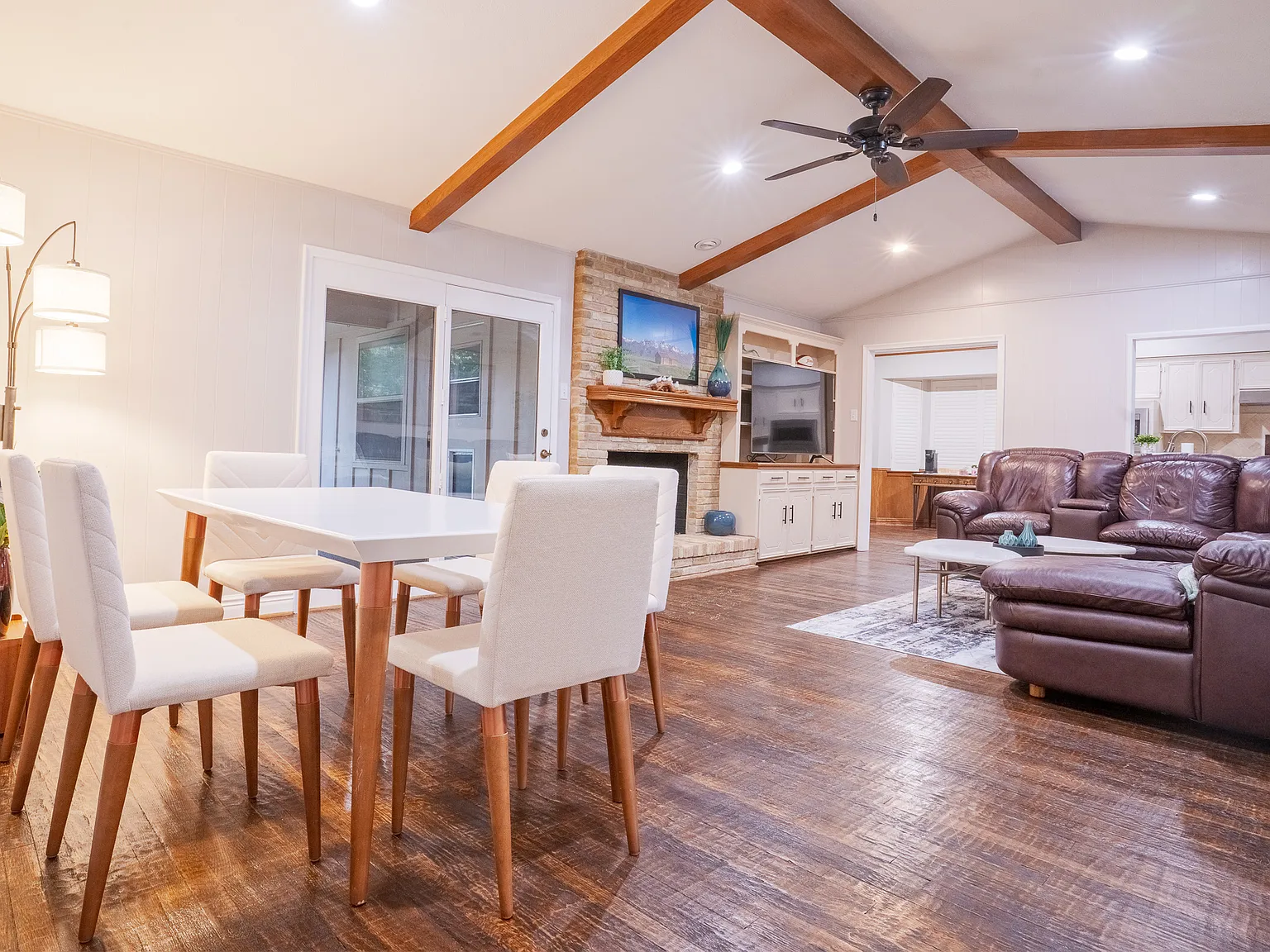 3 bed, 2393 sqft, $6,000 — Photo 3