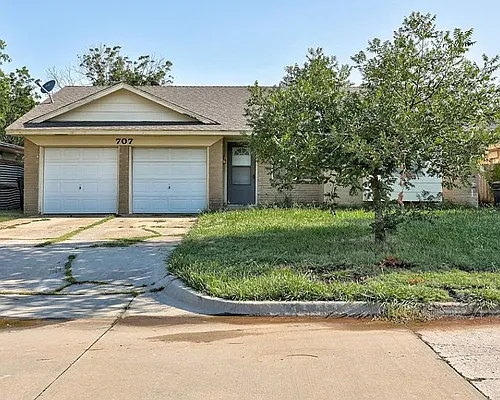 707 Century Dr Photo 1