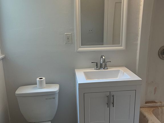 5th image of 111 S Lindsay St APT 4