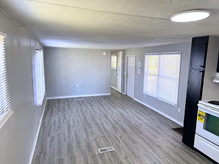661 N 19th St #21 — Photo 4