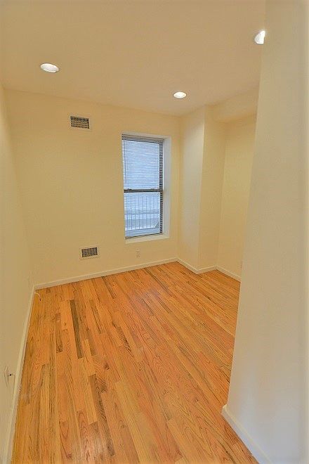 2nd image of 1627 Park Ave APT 1C