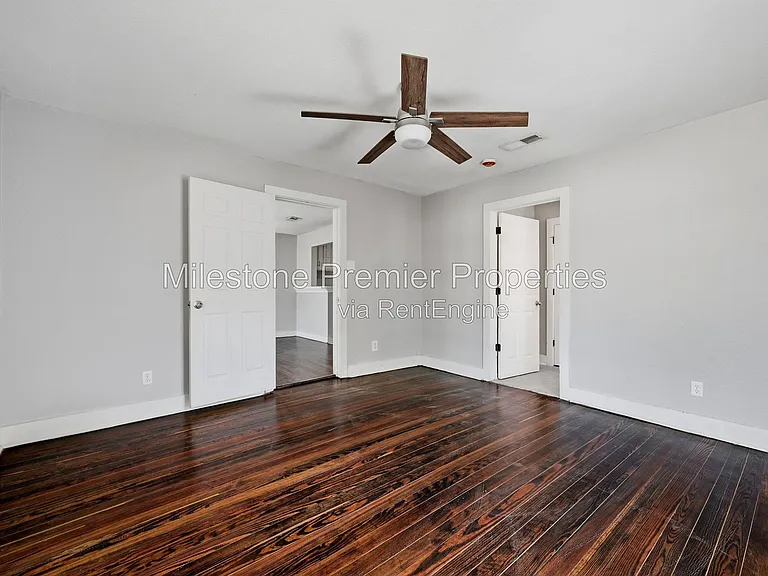 215 W Walker St — Photo 12