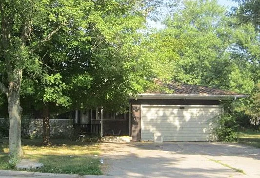 1609 Bluebird Ln photo 1