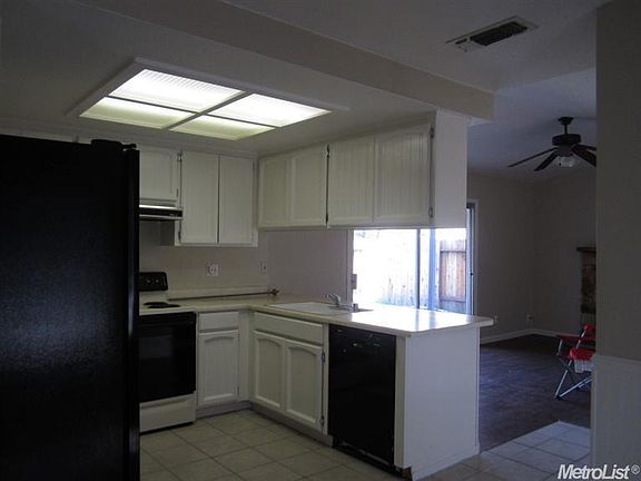 4th image of 3939 Tricia Way