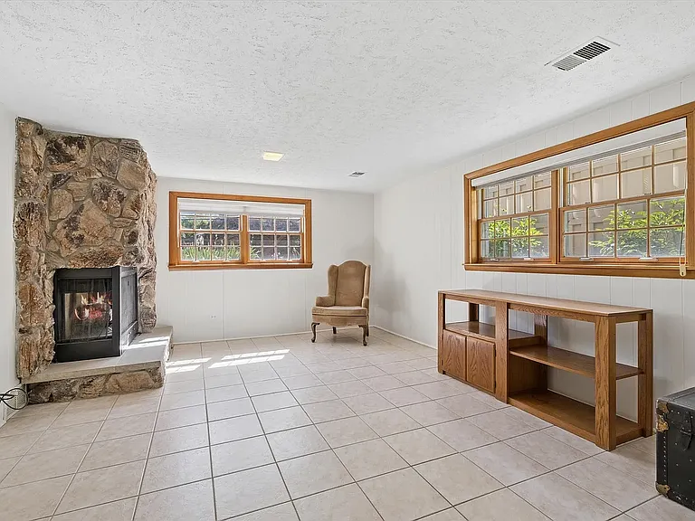 827 N Douglas Ave — Photo 5