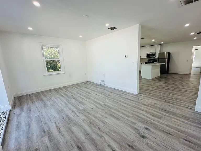 1225 Bermuda St — Photo 9
