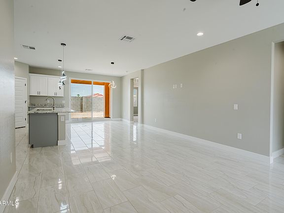 3rd image of 10346 W BRADSHAW Drive