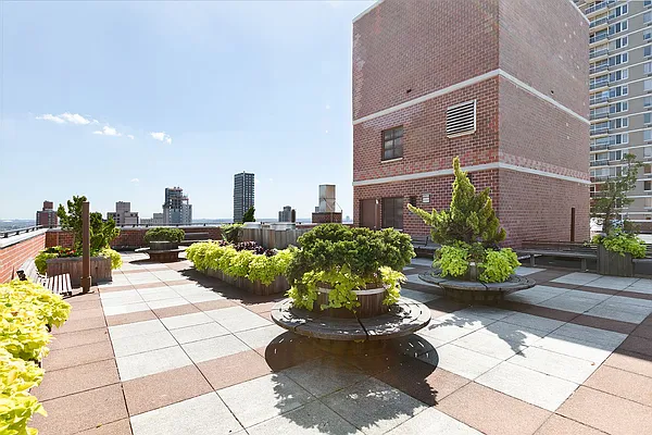 Sold by Compass | media 7