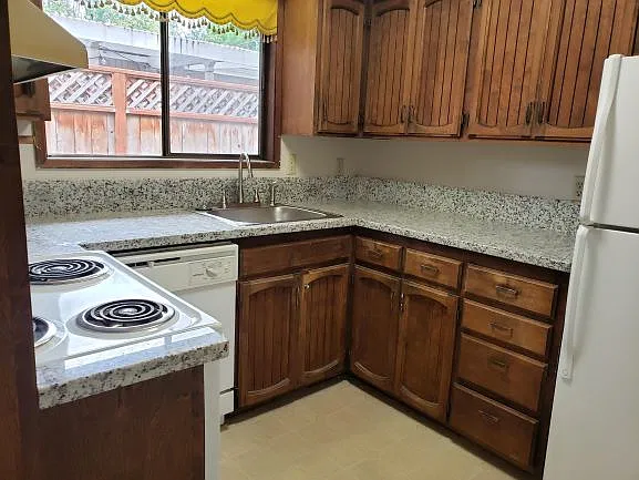 3 bed, 1.5 bath, 1100 sqft, $2,500 — Photo 3