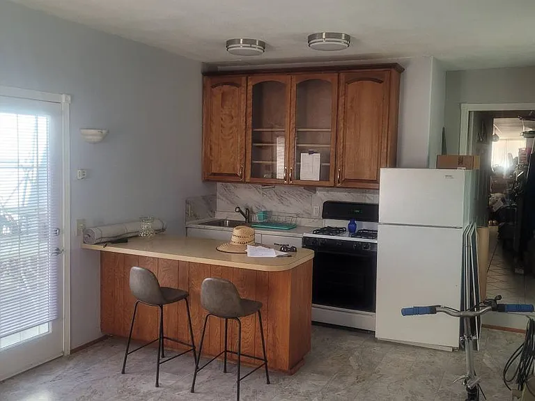 7842 Barton Dr — Photo 1