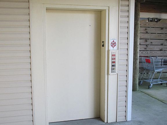 4th image of 117 W Ashley Ave #C-101
