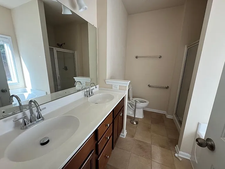 master bath separate tub and shower