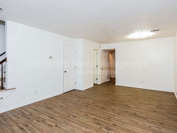 5th image of 1303 Sweet Pine Dr