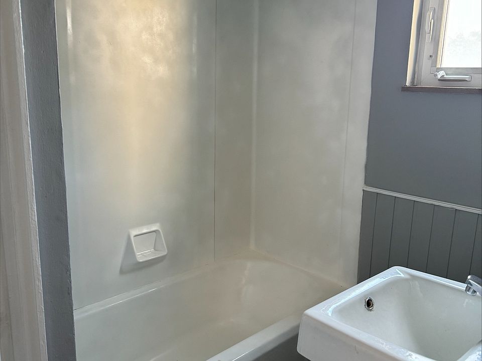 1st image of 4762 N High St APT A