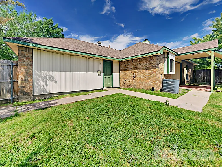 1734 Windmill Ln — Photo 10