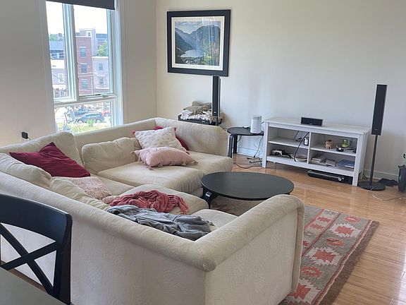 2nd image of 1834 Vineyard St APT 27