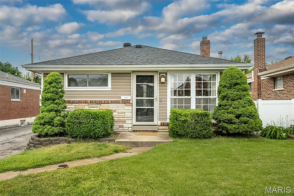 9327 Mackenzie Rd photo 1