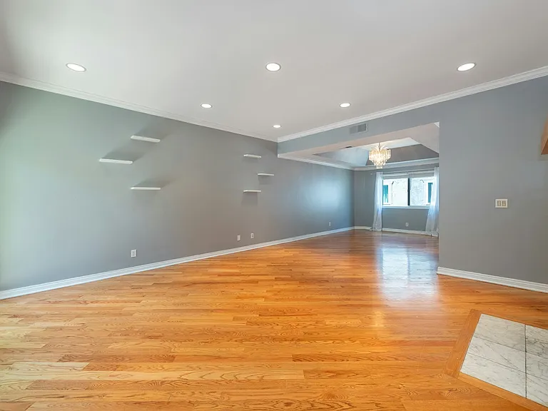 Living Room/Dining Area