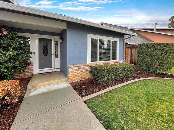 3rd image of 220 Manley Ct