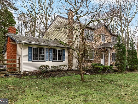 2nd image of 528 Kettle Run Rd