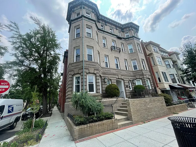 1815 18th St NW #302 — Photo 35