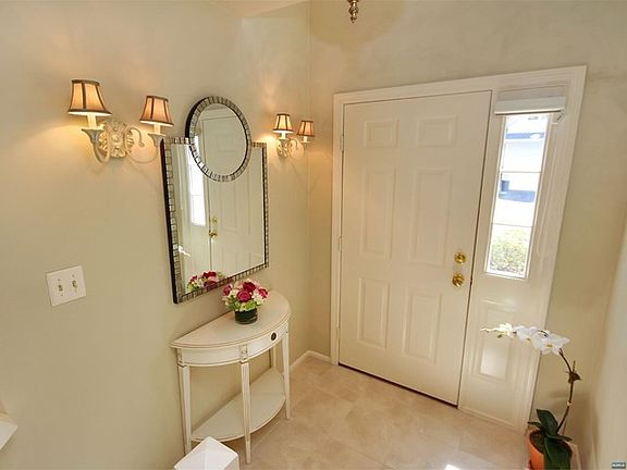 3rd image of 6 Bradshaw Ct