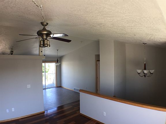 3rd image of 723 E Tara Lee Ave