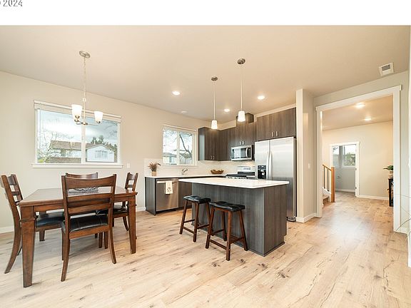 5th image of 11091 SE Mitchell St