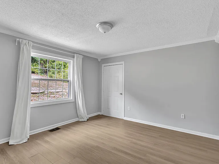 509 W Bell Ave — Photo 24