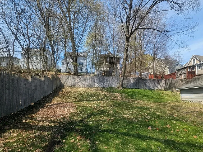 84 Orange Ave — Photo 20