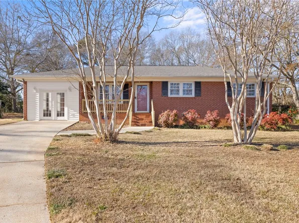 104 Graham Ct, Williamston, SC 29697