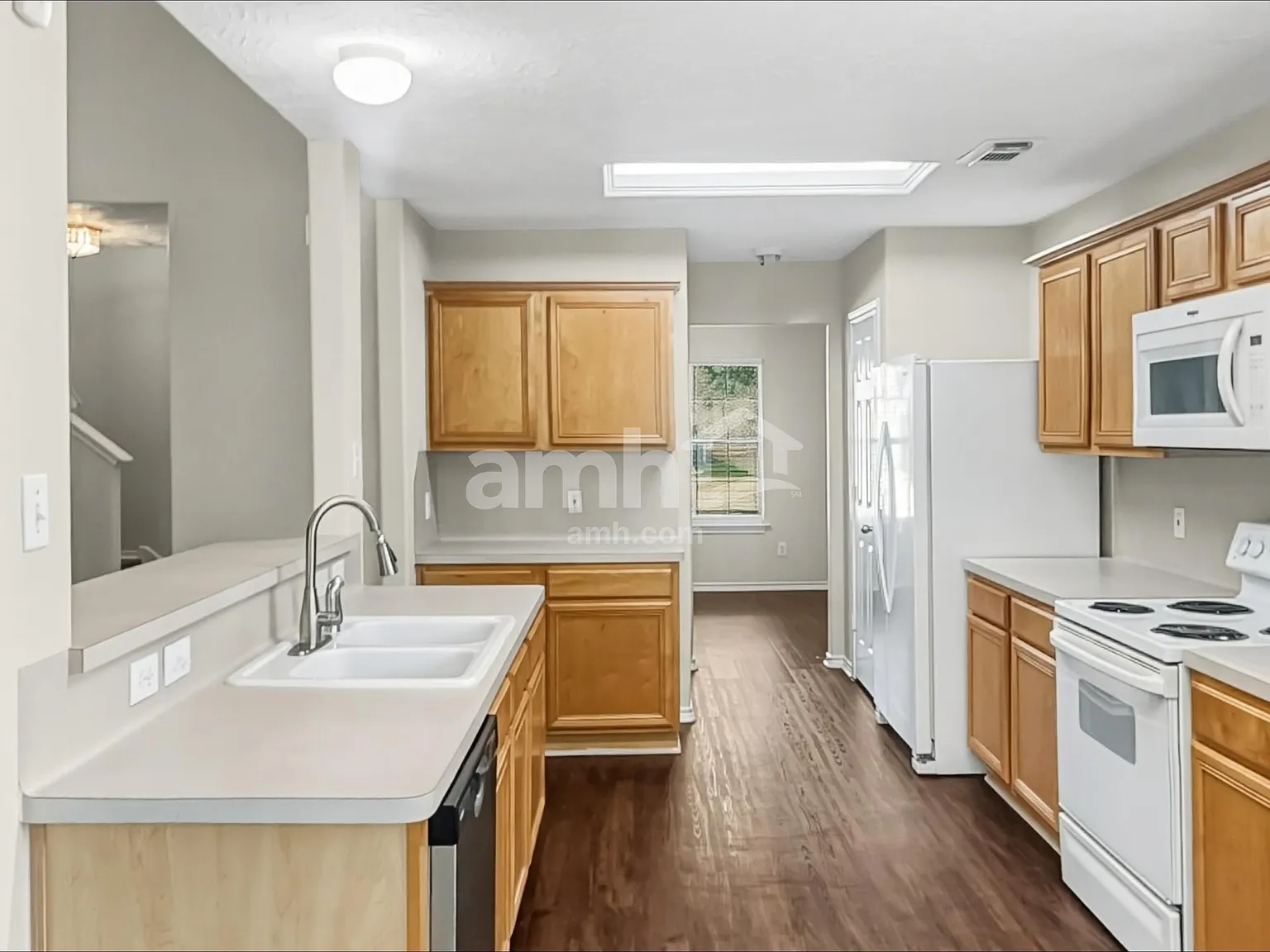 3 bed, 2.5 bath, 2198 sqft, $1,995 — Photo 3